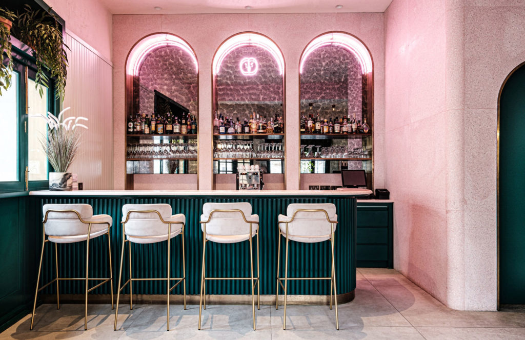 luxury-home-bar-in-pink-pastel