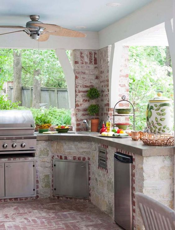 luxury-outdoor-kitchen