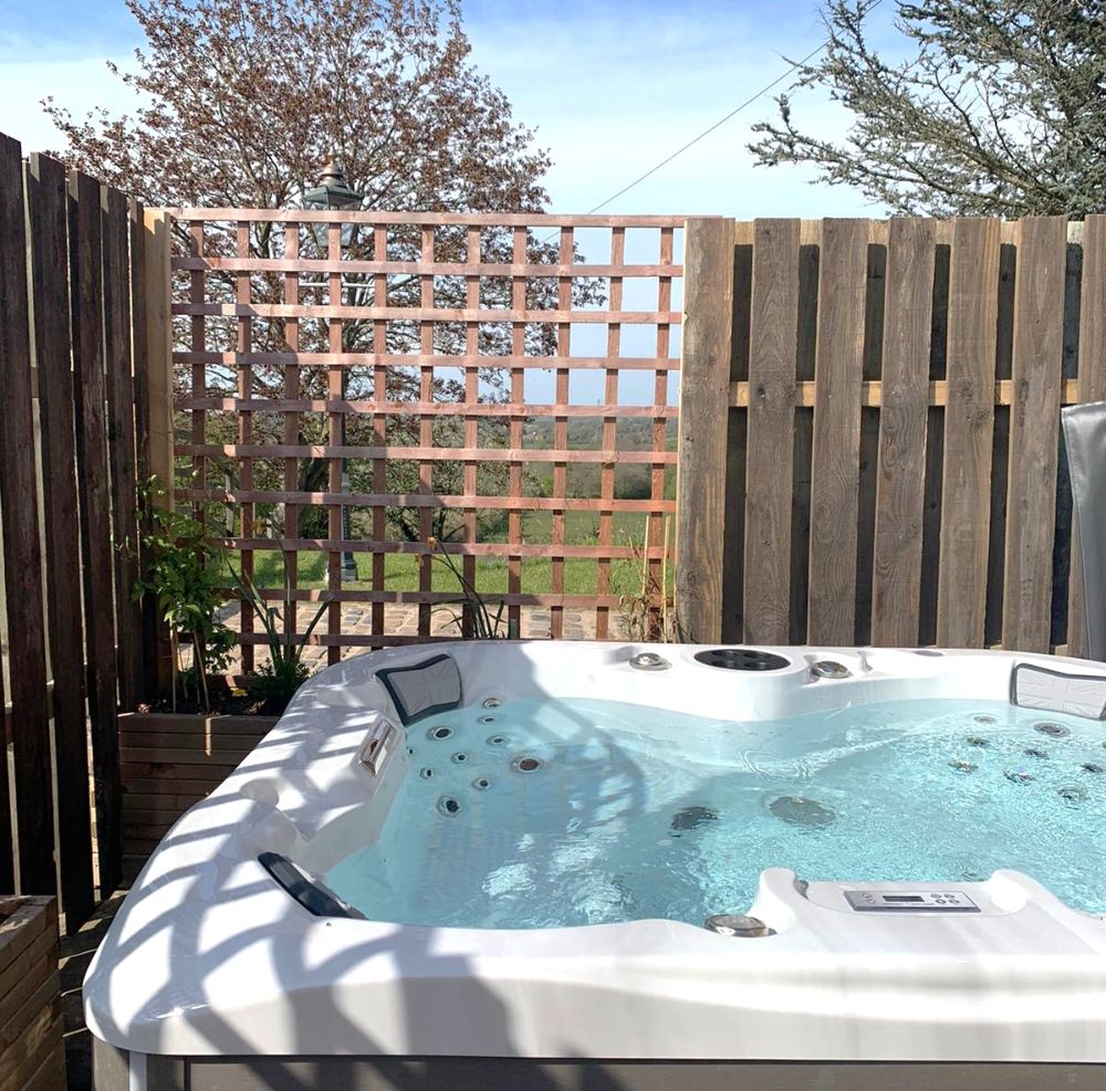large-houses-with-hot-tubs